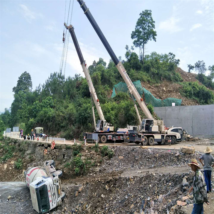 临沂汽车掉沟里叫吊车救援要多少钱